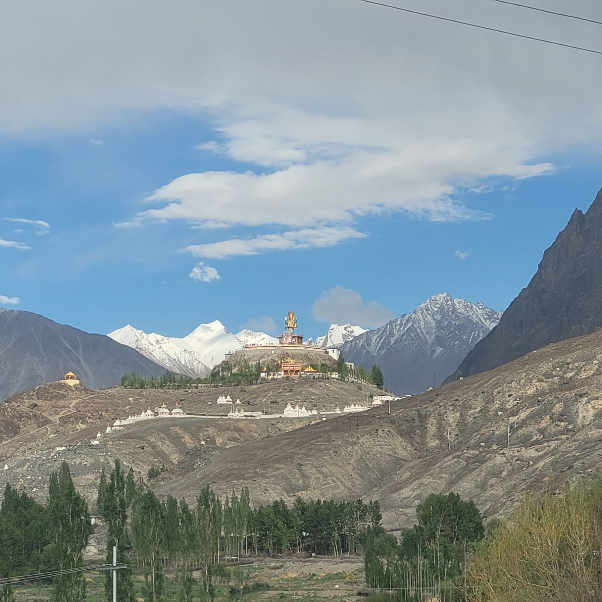 the best place to rest, lord Buddha watching statue disket monastery 